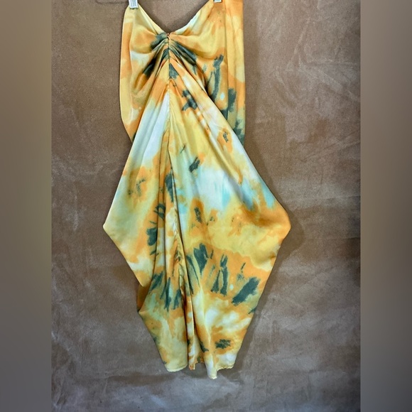 PrettyLittleThing middle  split dress - Picture 6 of 11